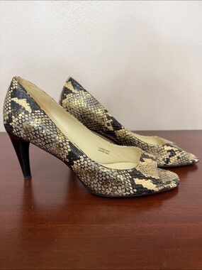 Via Spiga peep toe size 7/12M